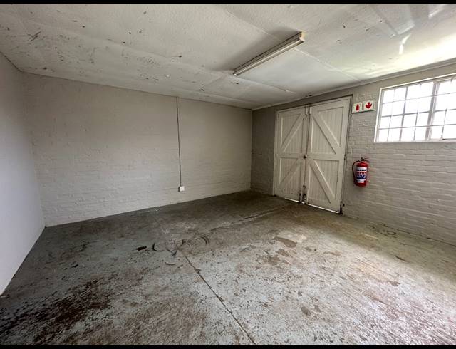 747M² WAREHOUSE TO LET IN PAARDEN EILAND